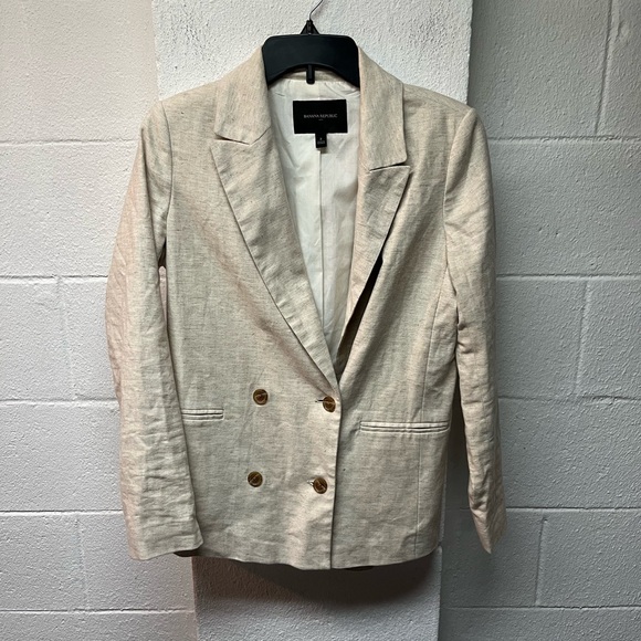 Banana Republic Jackets & Blazers - Banana Republic Beige Double-Breasted Blazer. Size 2